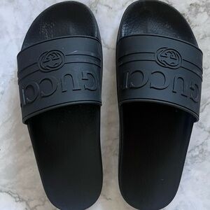 GUCCI pursuit logo slide sandal size 9 VGUC